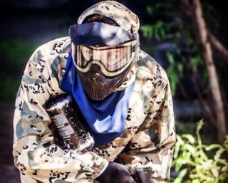  Play paintball 